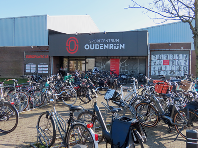 912389 Gezicht op de entree van Sportcentrum Oudenrijn (Europaweg 48), in de wijk Leidsche Rijn te Utrecht.